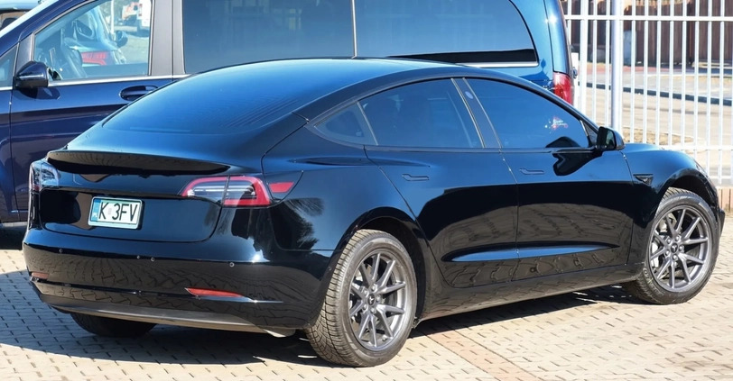 Tesla Model 3 cena 122000 przebieg: 30000, rok produkcji 2019 z Wieleń małe 704